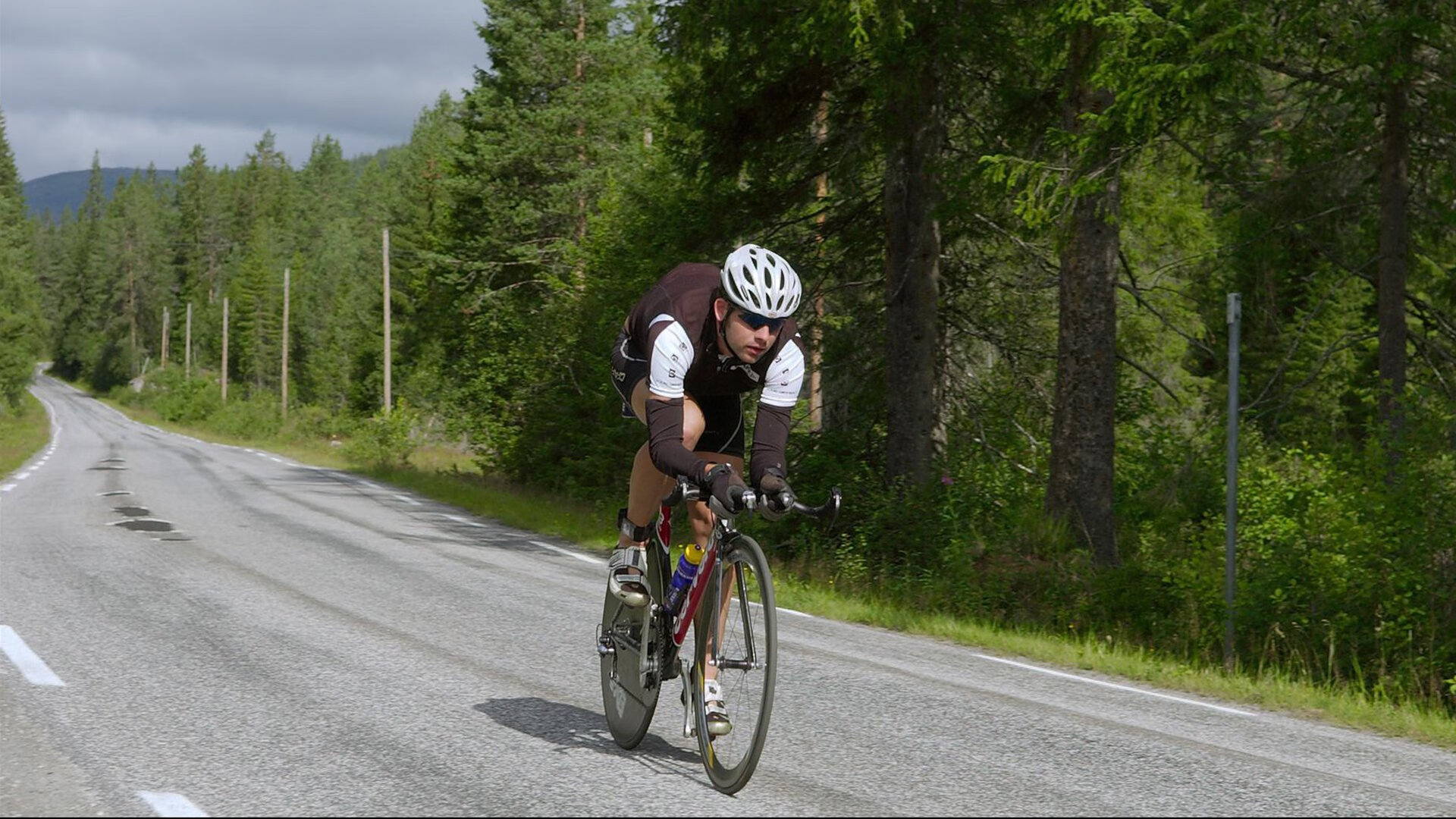 _勇士队外线火力全开，比赛胜利在望_，勇士队内线